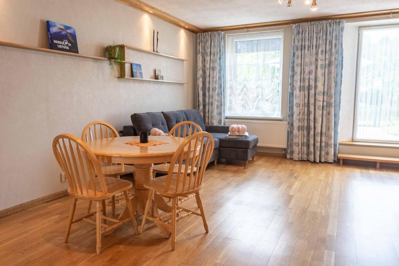 Cozy One Room Apartment With Yard Juodkrante Bagian luar foto